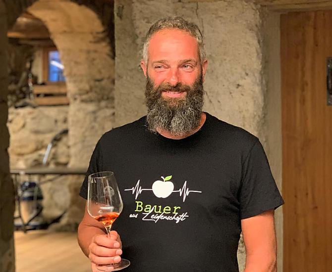 Rolnik Matthias podczas degustacji win