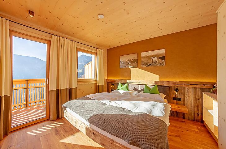 Apartament Heustadl zachwyca drewnianą zabudową i starannie dobranym wystrojem.