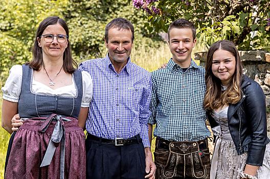 My, rodzina Breitenberger, serdecznie witamy Państwa w naszym ekologicznym gospodarstwie górskim.