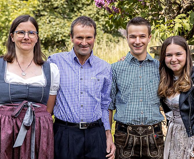 My, rodzina Breitenberger, serdecznie witamy Państwa w naszym ekologicznym gospodarstwie górskim.
