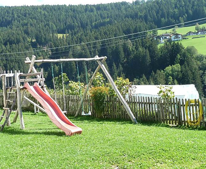 Plac zabaw, na którym moga bawic sie dzieci.