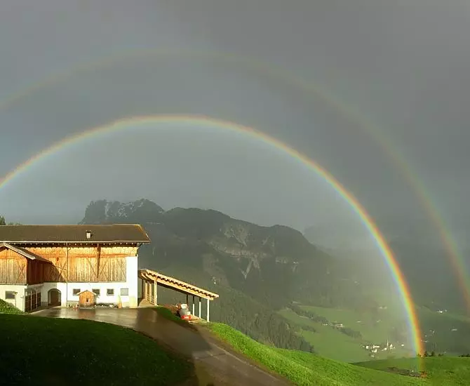 Teczowy widok na wies sw. Magdaleny.