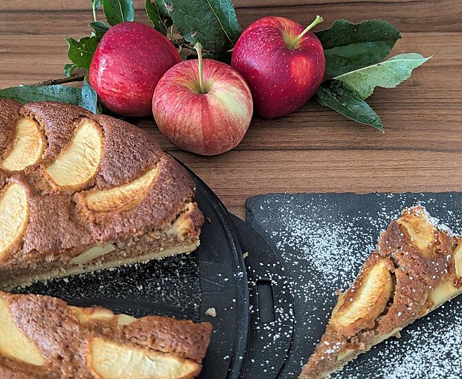 Hausgemachter Apfelkuchen zum Frühstück