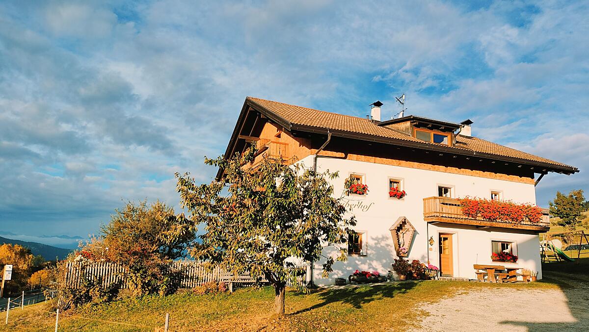 Der Huberhof in bunten Herbstfarben