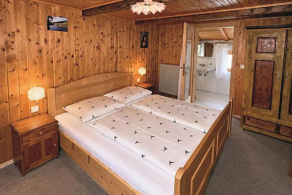 Schlafzimmer in Altholz