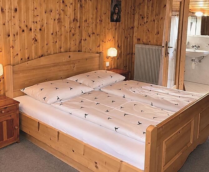 Schlafzimmer in Altholz