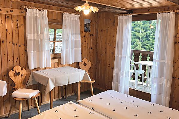 Schlafzimmer in Altholz