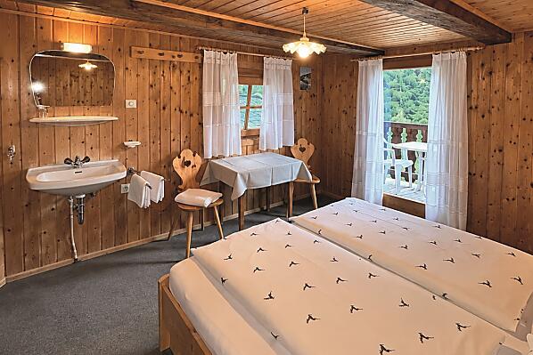 Schlafzimmer in Altholz