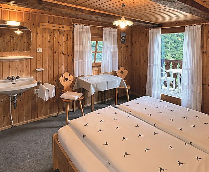 Schlafzimmer in Altholz
